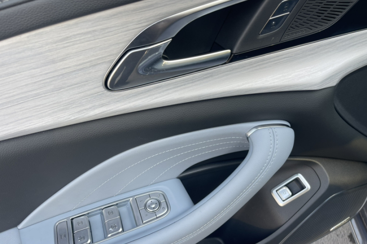 红旗H5 PHEV 2025款 170 超混版局部细节9010