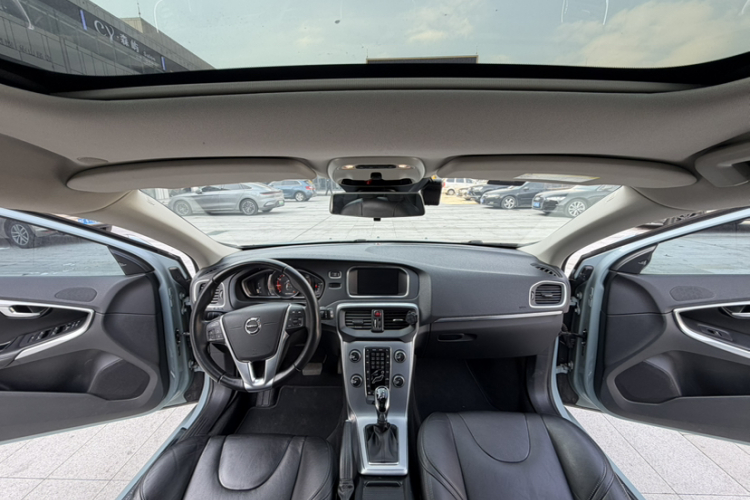 沃尔沃V40 2018款 T3 智雅版中控内饰7005