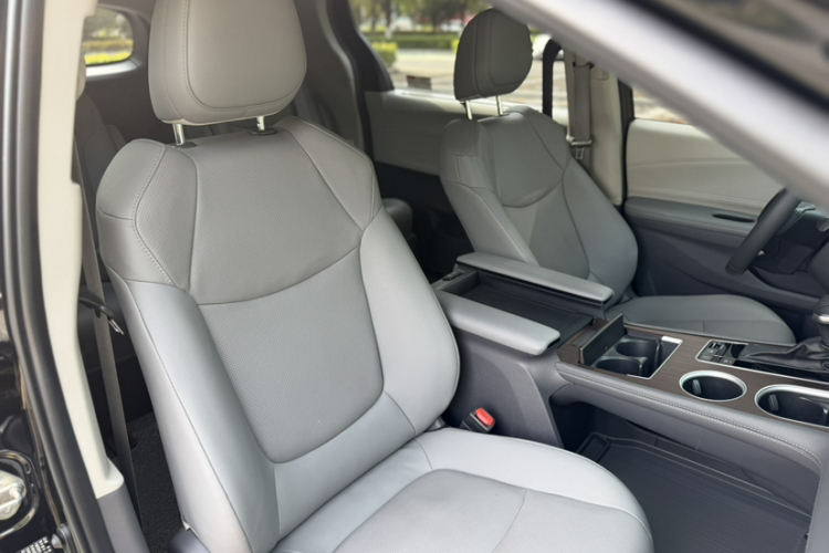 丰田 赛那SIENNA 2021款 2.5L混动 豪华版局部细节41