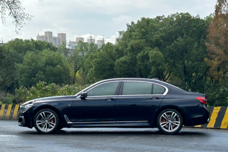 宝马7系 2018款 730Li 领先型 M运动套装车身外观6001