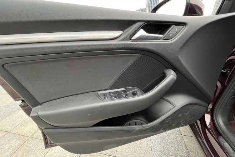 奥迪A3 2016款 Sportback 35 TFSI 领英型中控内饰7007