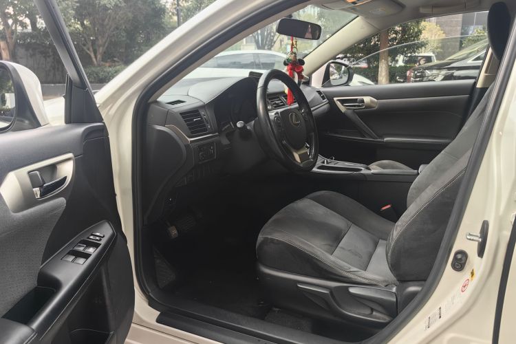 雷克萨斯CT 2017款 CT200h 精英版 单色 国V中控内饰7003