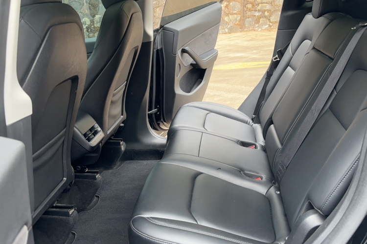 特斯拉 Model Y 2022款 改款 后轮驱动版中控内饰7003