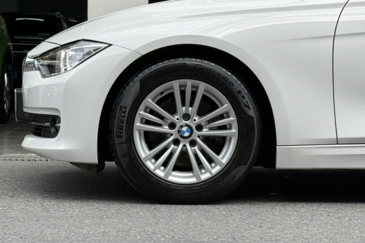 宝马3系 2015款 320Li 超悦版时尚型车身外观6008