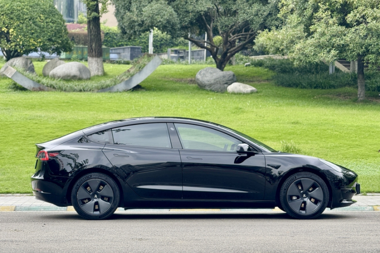 特斯拉 Model 3 2021款 标准续航后驱升级版 3D6车身外观6005