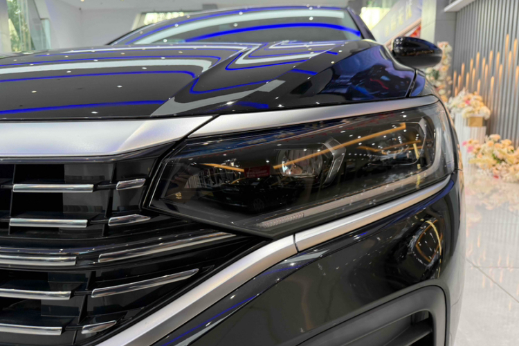 大众 帕萨特 2025款 出众款 380TSI 龙腾版车身外观6004