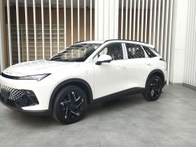 北京汽车 魔方 2023款 1.5T DCT黄金版