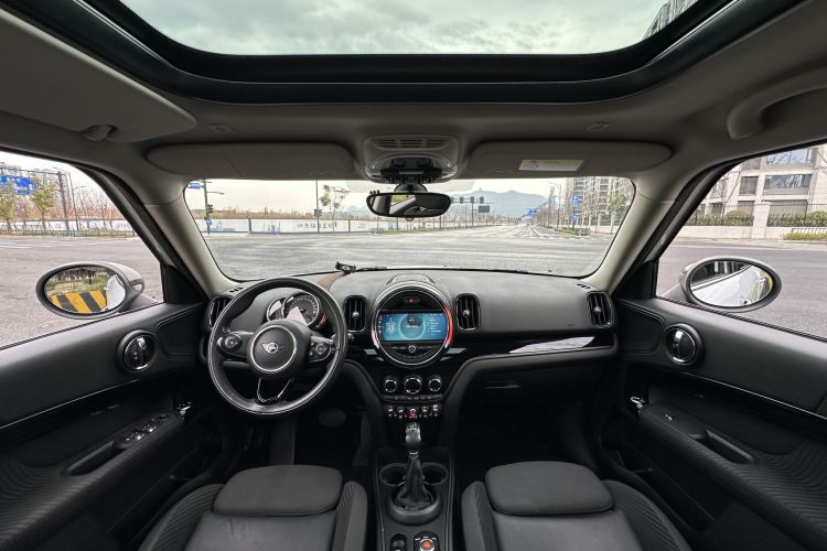 MINI Countryman 2018款 2.0T COOPER S ALL4 经典派中控内饰7002