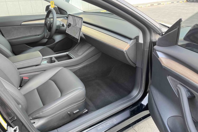 特斯拉 Model 3 2021款 标准续航后驱升级版 3D6中控内饰7012