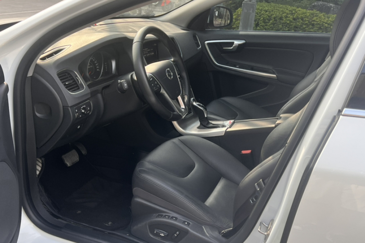 沃尔沃S60 2019款 S60L T3 智进版中控内饰7005