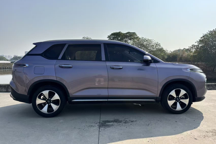 五菱汽车 五菱星云 2023款 2.0L DHT 旗舰版车身外观6006