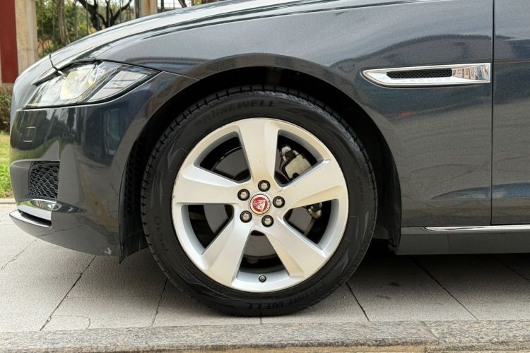 捷豹XFL 2020款 XFL 2.0T P200 两驱精英版车身外观6007