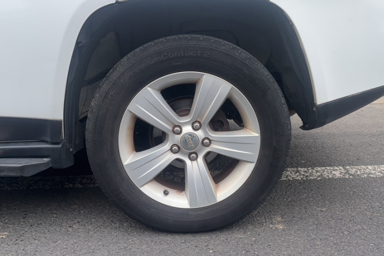 Jeep 指南者(进口) 2014款 2.0L 两驱运动版车身外观6011