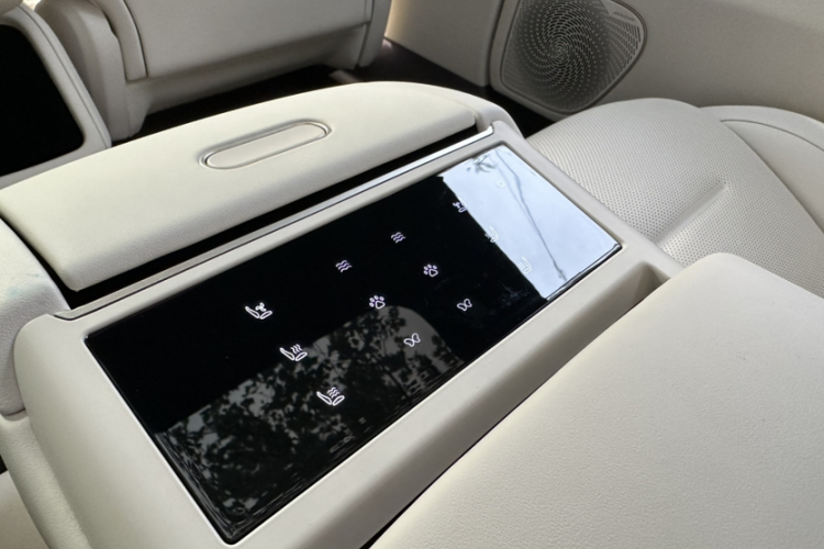 阿维塔12 2025款 Ultra增程版局部细节9001