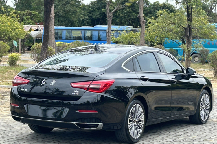 红旗H5 2022款 经典款 改款 1.8T 自动智联旗韵版车身外观6005