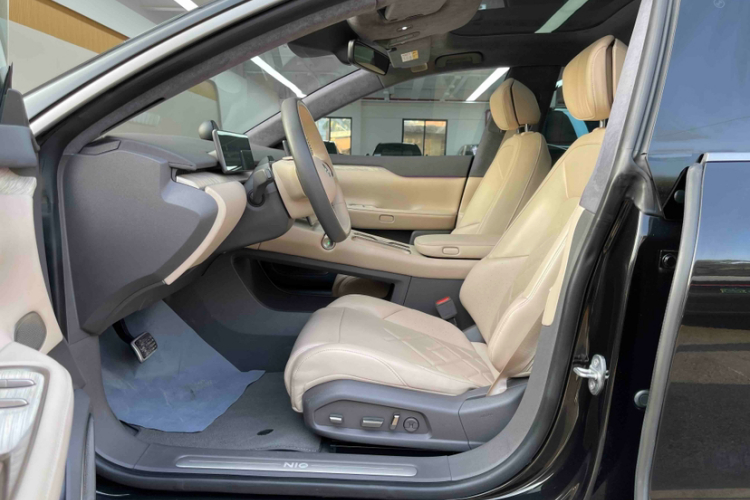 蔚来ET7 2022款 100kWh 首发版中控内饰7013