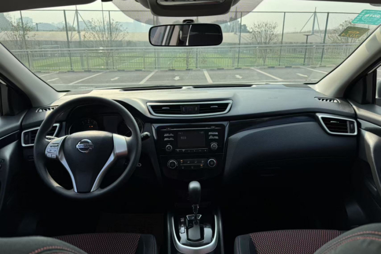 日产 逍客 2016款 2.0L CVT精英版中控内饰7002