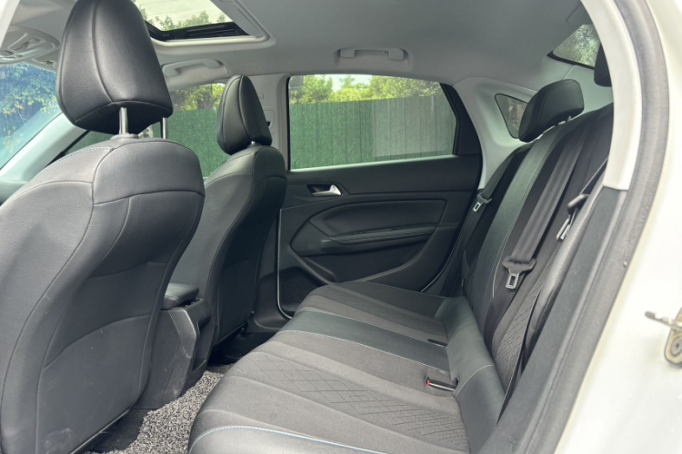 标致308 2016款 1.6L 自动豪华版中控内饰7007