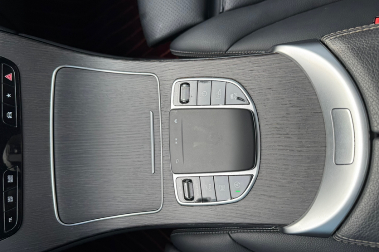 奔驰GLC轿跑 2020款 GLC 300 4MATIC 轿跑SUV中控内饰7002