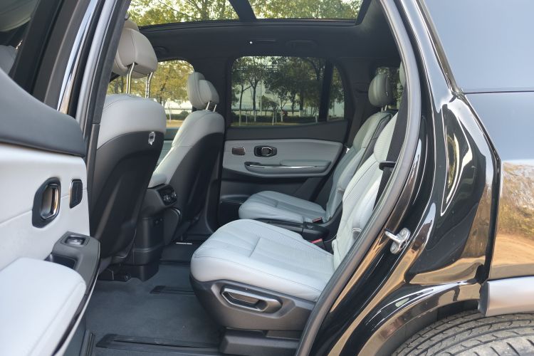 蔚来ES8 2020款 580KM 签名版 六座版中控内饰7002