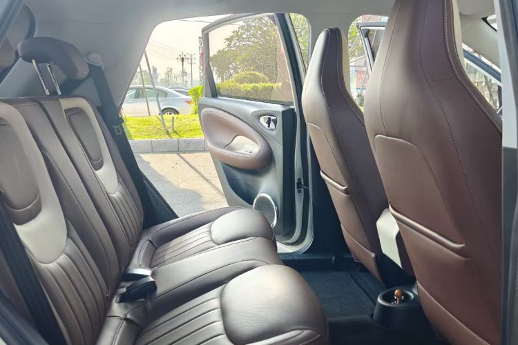 五菱汽车 五菱缤果 2024款 333km 灵犀互联款中控内饰7011