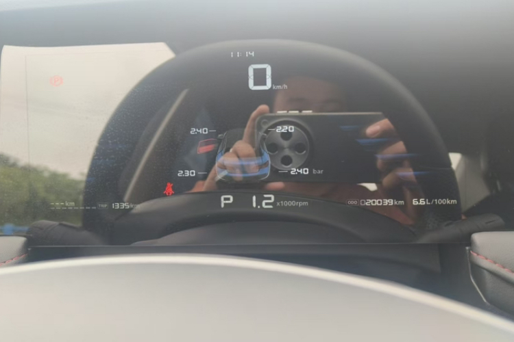 荣威i5 2023款 1.5L CVT尊荣版中控内饰15