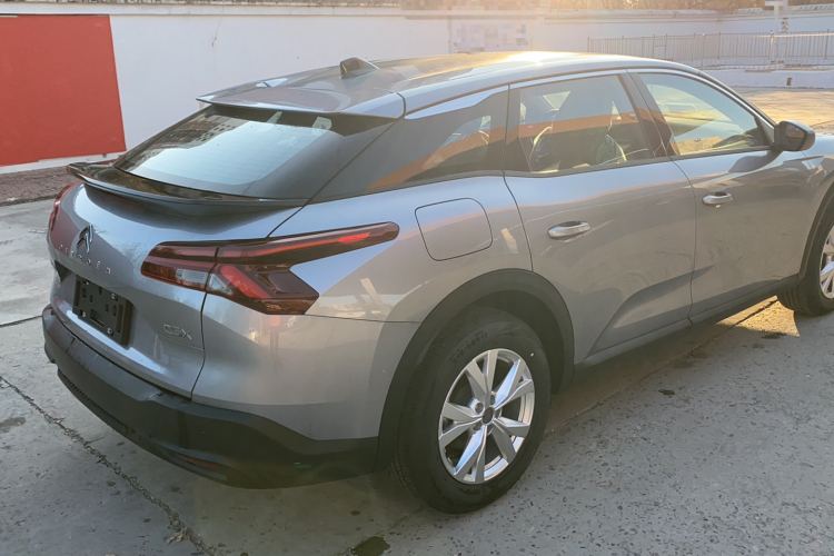 雪铁龙 凡尔赛C5 X 2025款 1.6T 海外版车身外观6003