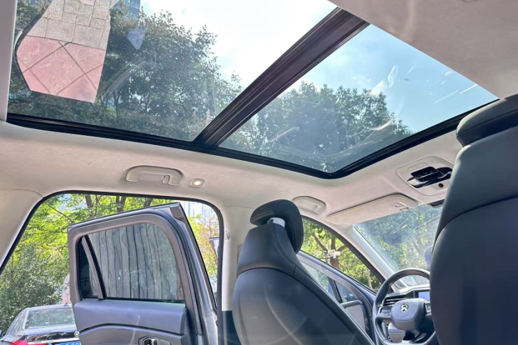 蔚来ES6 2019款 420KM 运动版中控内饰7002