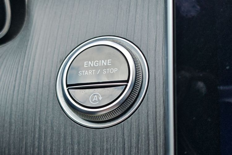 奔驰C级 2022款 改款 C 200 L 运动版中控内饰7004