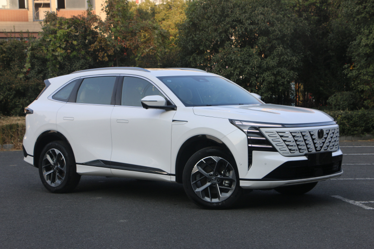 长安CS75 PLUS 2025款 第四代 1.5T 新蓝鲸 智慧旗舰型车身外观6004