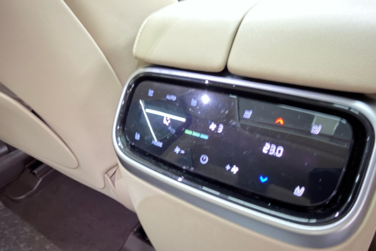 鸿蒙智行 问界M7 2024款 1.5T 后驱Plus版 5座局部细节9008