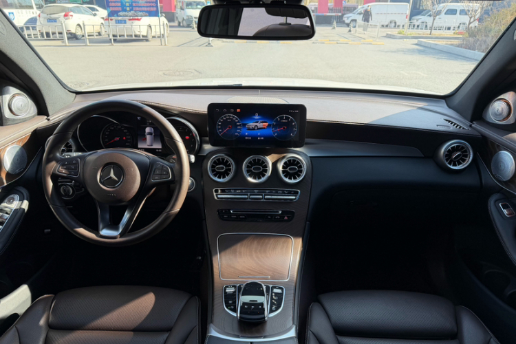 奔驰GLC 2019款 改款 GLC 300 L 4MATIC 动感型中控内饰7001