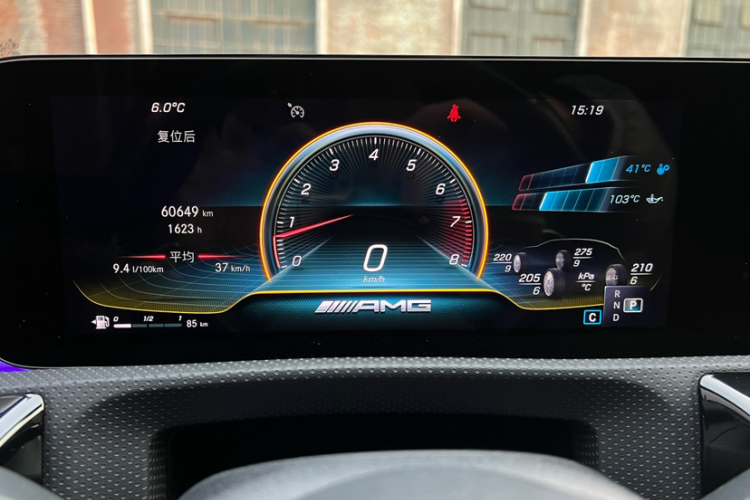 奔驰A级AMG(进口) 2022款 AMG A 35 4MATIC中控内饰15