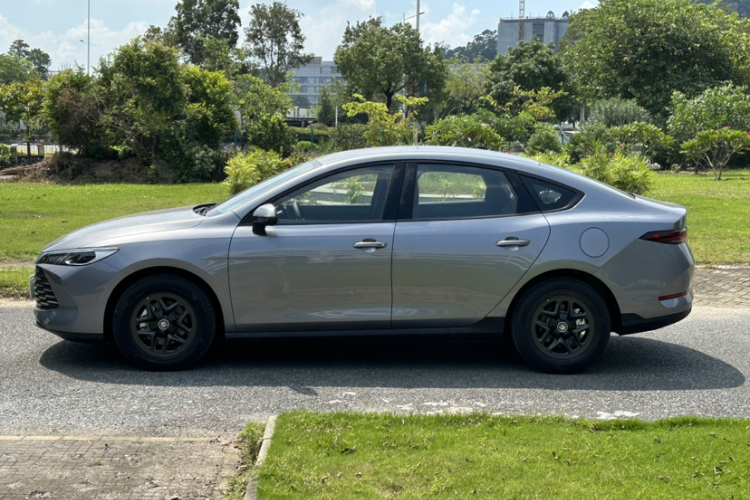 比亚迪 秦PLUS 2025款 DM-i 智驾版 55KM领先型车身外观6002