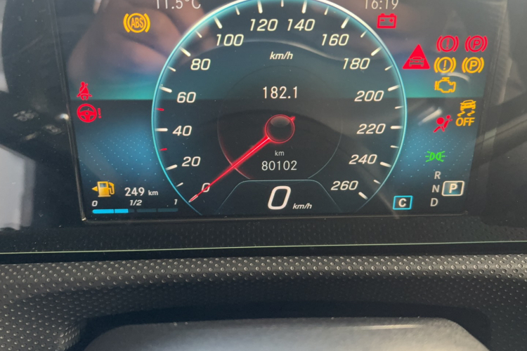 奔驰A级 2019款 A 180 L 运动轿车中控内饰15