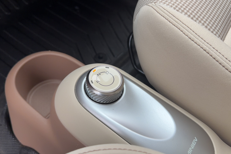 五菱汽车 宏光MINIEV 2025款 四门版 进阶款中控内饰7003