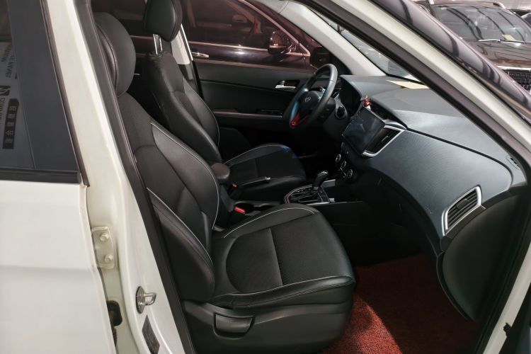 北京现代ix25 2015款 1.6L 自动两驱智能型GLS中控内饰7008