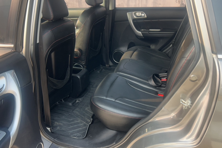 哈弗H6 2013款 升级版 2.4L 自动两驱精英型中控内饰7004