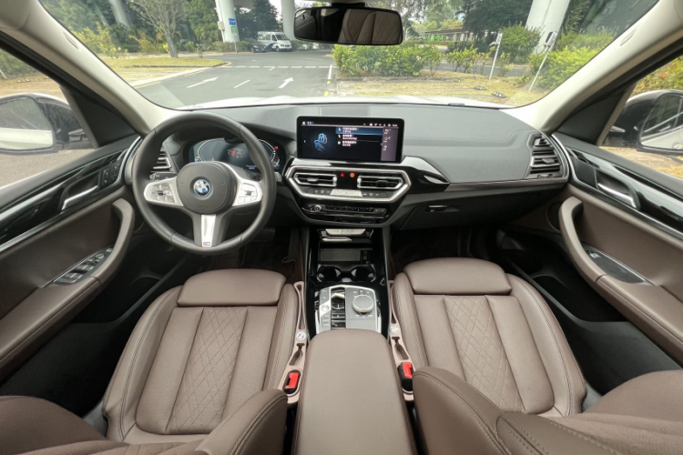 宝马iX3 2022款 改款 领先型中控内饰7004