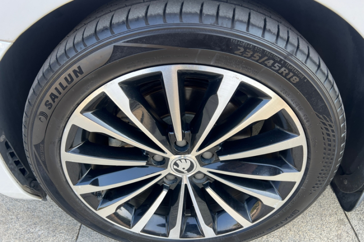 斯柯达 速派 2018款 TSI330 DSG舒适版 国V中控内饰7001