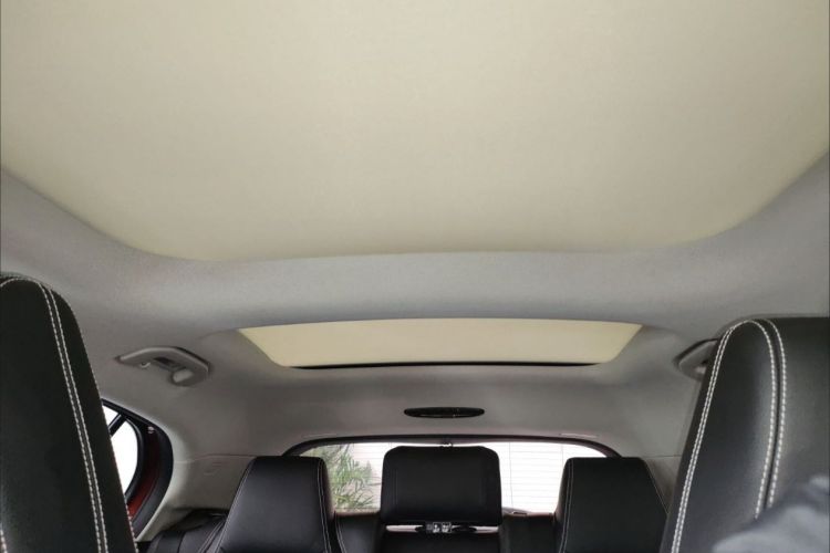 奔驰GLA 2019款 GLA 200 动感型中控内饰7012