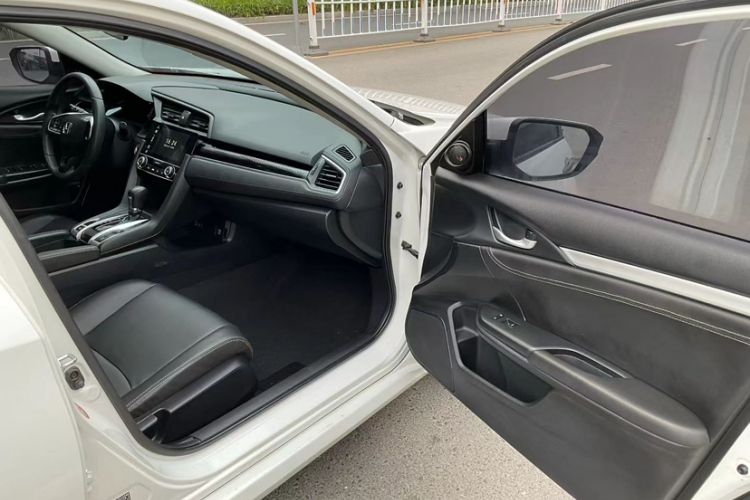 本田 思域 2019款 180TURBO CVT尚动版 国VI中控内饰7003