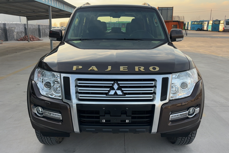 三菱 帕杰罗(进口) 2018款 3.0L 自动舒适版车身外观6001