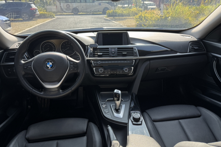 宝马3系GT 2018款 320i 时尚型中控内饰7001