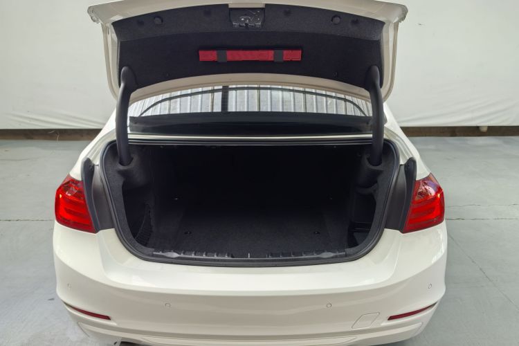 宝马3系 2014款 320i 时尚型车身外观6014