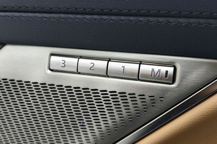 捷豹XFL 2021款 XFL 2.0T P250 两驱尊享豪华版中控内饰7010