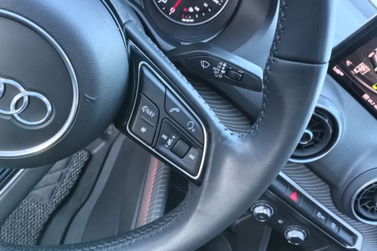 奥迪Q2L 2018款 35 TFSI 上市专享版 国V中控内饰7011