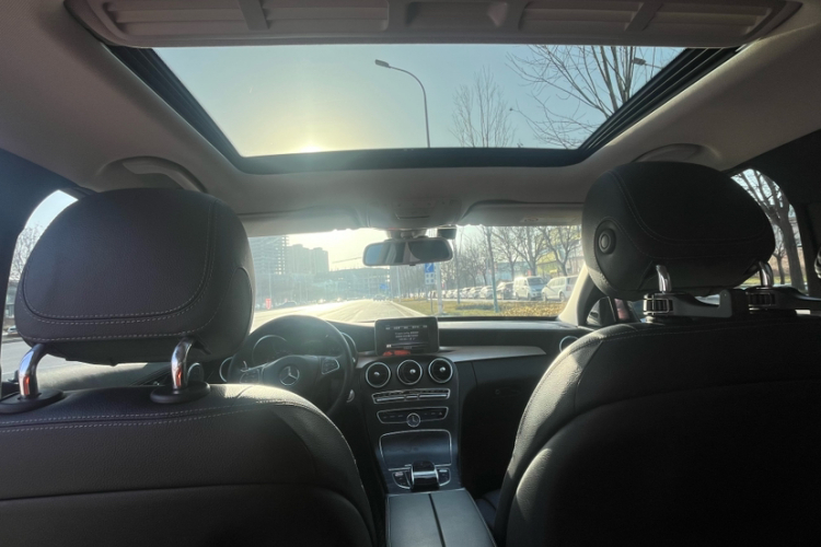 奔驰C级 2018款 C 180 L 时尚型运动版中控内饰7008