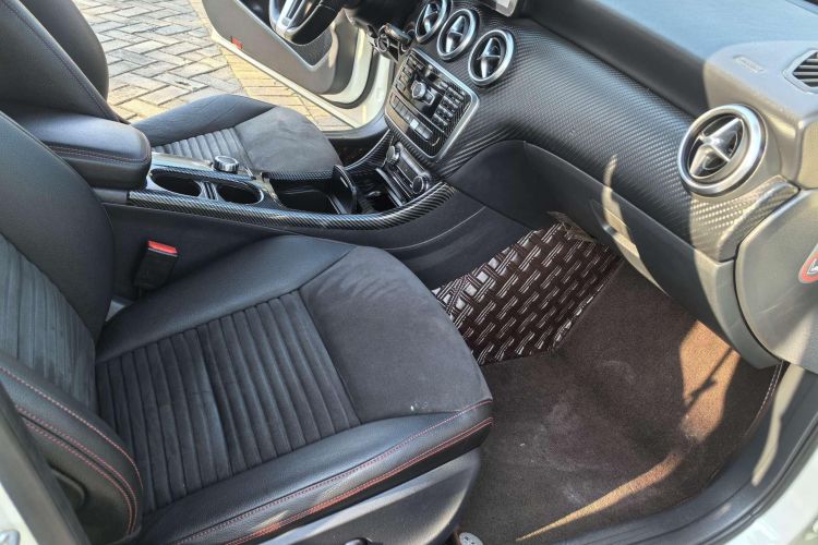 奔驰A级(进口) 2015款 A 200 运动型局部细节41