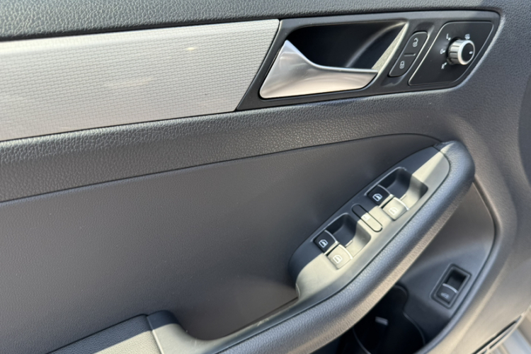 大众 速腾 2014款 改款 1.4TSI 手动豪华型中控内饰7010